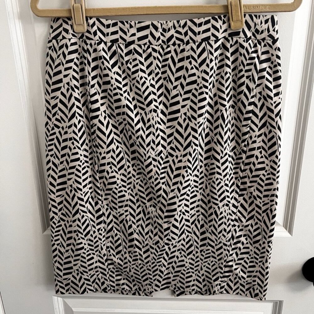 CLASSIC + CHIC – Ann Taylor LOFT Geometric Pattern Pencil Skirt | Size 8